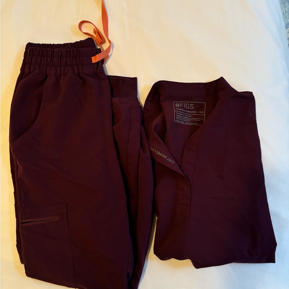 Figs plum purple set
